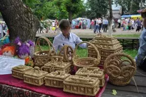 ПЯТЬ ДЕСЯТКОВ СТАВРОПОЛЬСКИХ МАСТЕРОВ НАРОДНЫХ ПРОМЫСЛОВ ПРЕДСТАВЯТ ЭКСКЛЮЗИВНУЮ ПРОДУКЦИЮ  НА ФЕСТИВАЛЕ «ЛАДЬЯ»